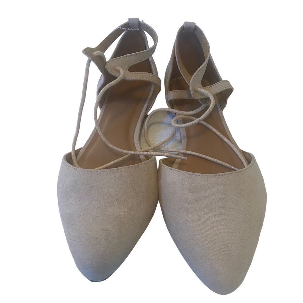 Beautiful Sand Colored Suede Pointed Toe Lace Up Flats in Ladies Size 8.